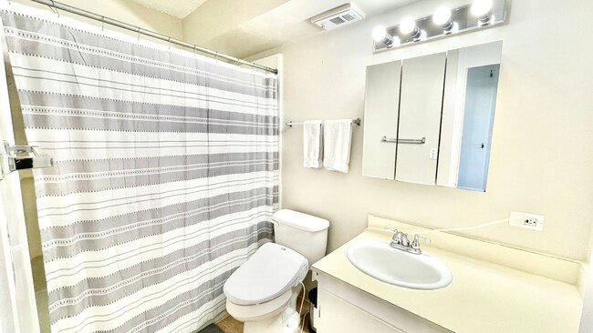 Building Photo - FULLY FURNISHED STUDIO IN KING MANOR! CLOS...