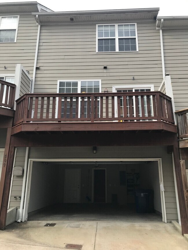 Building Photo - Reduced Rent/Move In Special/Lenox Village...