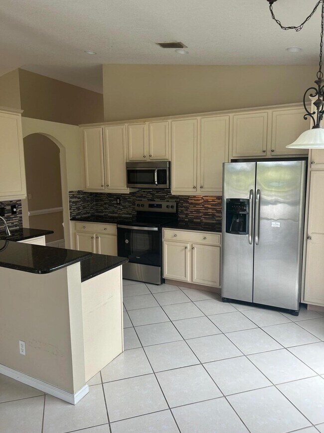 Building Photo - 987 NW Mossy Oak Way