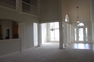 Building Photo - 576 E Riverchase Way