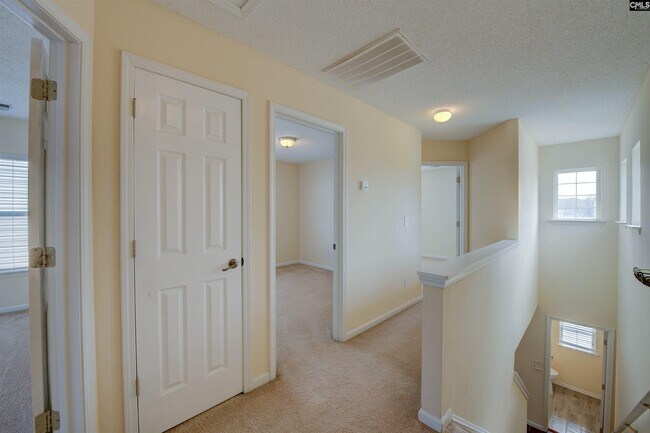 Building Photo - 104 Pepper Grass Dr