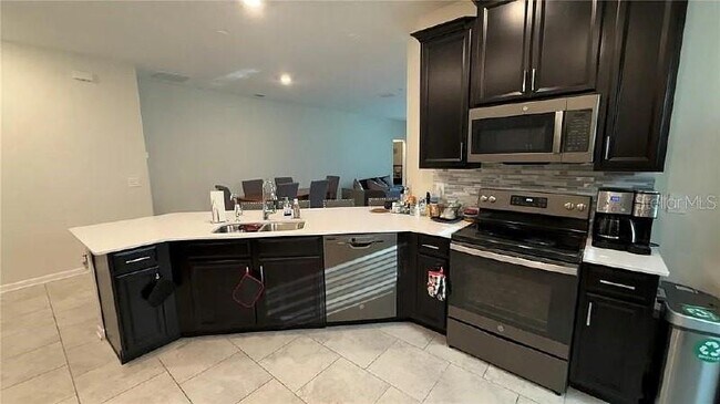 Building Photo - 5321 Amersham Ln