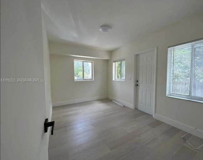 Building Photo - 1514 SW 6th St