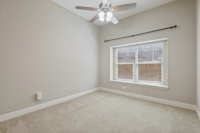 Building Photo - 594 Louder Way
