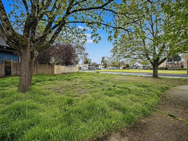 Building Photo - NAVAB02