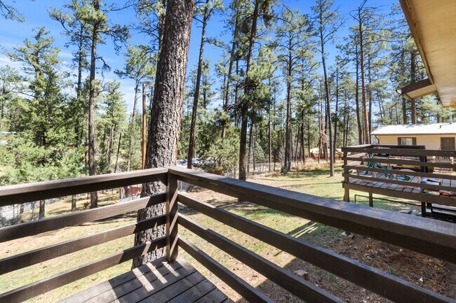 Building Photo - 106 Apache Hills Dr