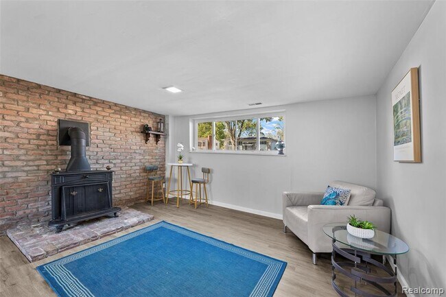 Building Photo - 2268 Serra Dr