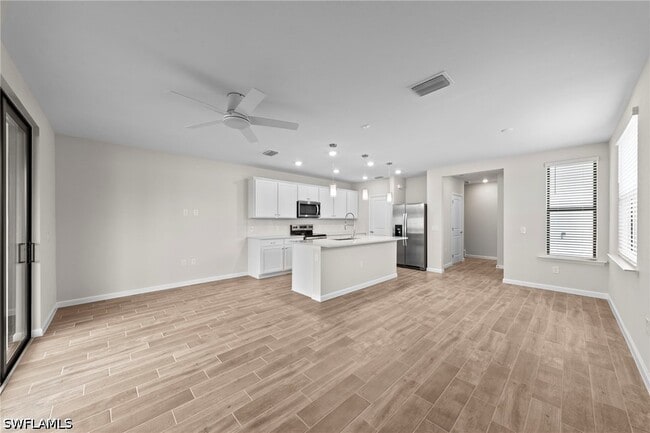 Building Photo - 27906 Radiant Ct