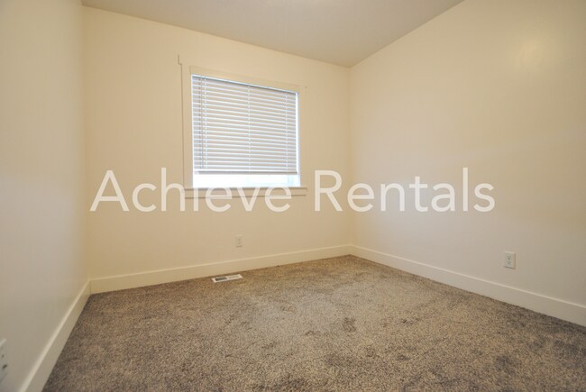 Building Photo - 482 N 2650 W