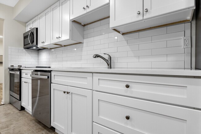 Building Photo - 5 Horizon View Dr W