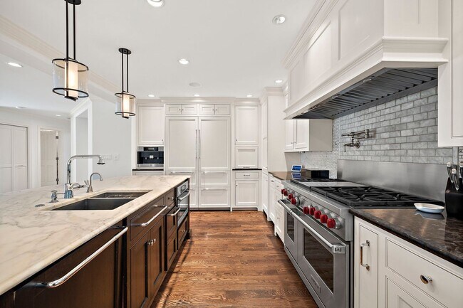 Building Photo - 4Bd/4.5Ba Medina House
