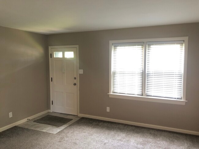 Building Photo - 11 St James Ct