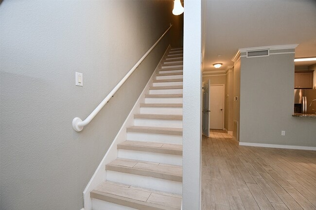 Building Photo - 382 Wilcrest Dr