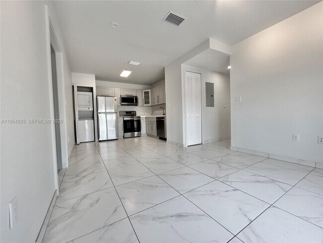 Building Photo - 836 SW 2nd St