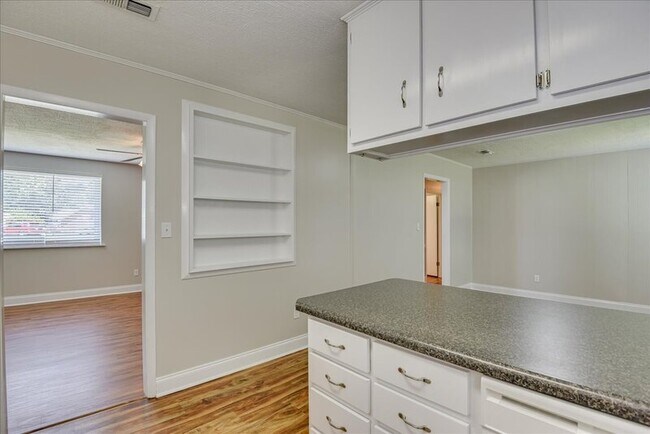 Building Photo - 608 Cedarwood Ct