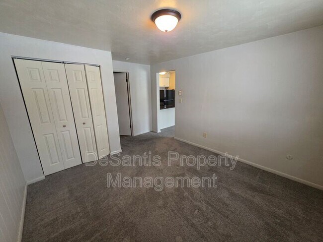 Building Photo - 404 Lunar Ln