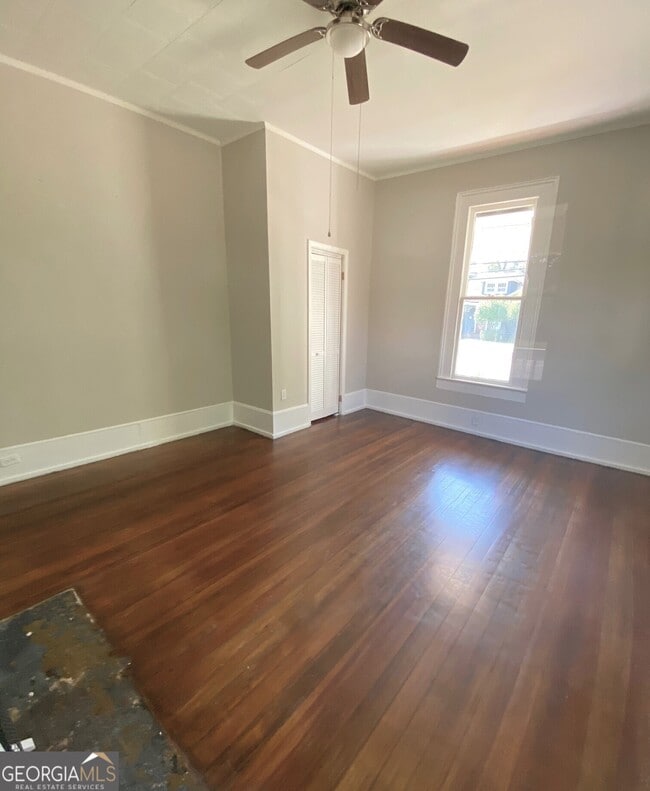 Building Photo - 302 Cedar St