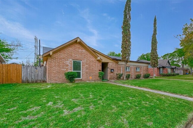 Building Photo - 5107 Trail Lake Dr