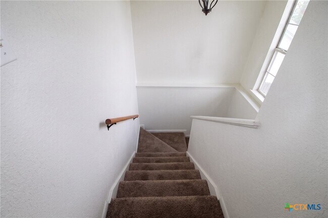 Building Photo - 2412 Skylark Cir