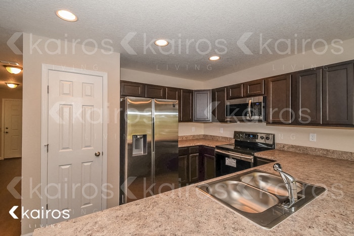 Building Photo - 1336 Lake Shore Blvd