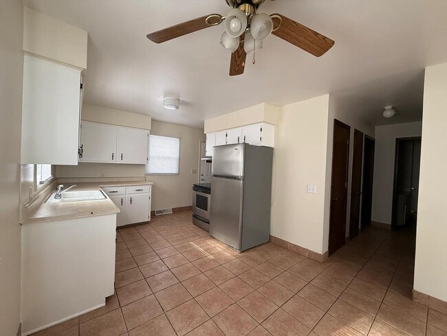 Building Photo - 3731 Kalamazoo Ave SE