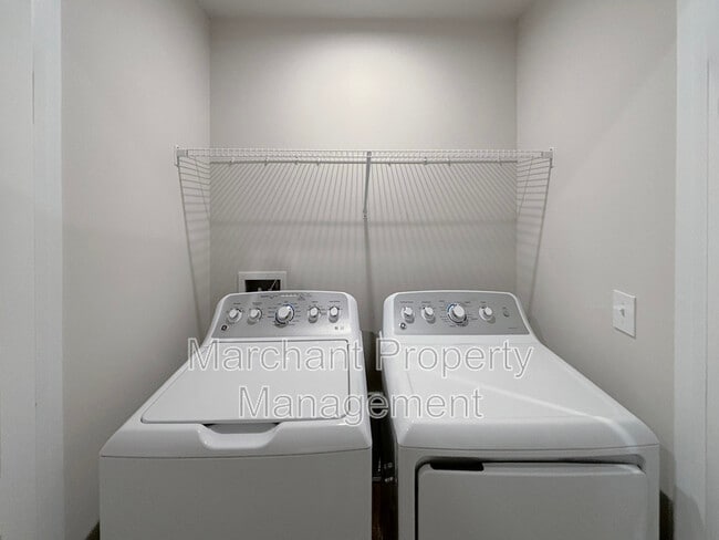 Building Photo - 305 Mancini Dr