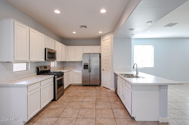 Building Photo - 16382 W Questa Dr