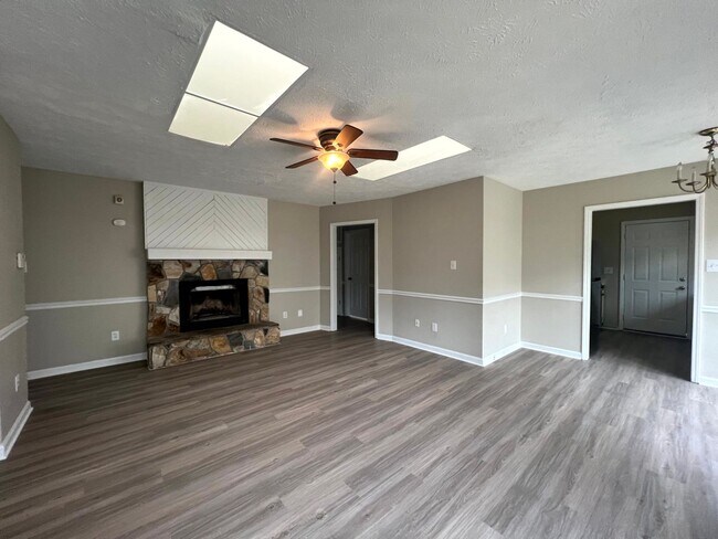 Building Photo - 544 Auburndale Ln