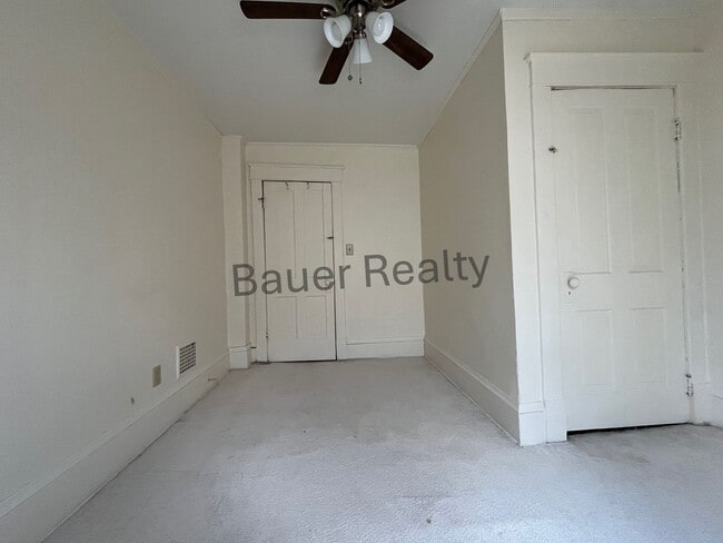 Building Photo - Three Bedroom Near Brookside Park