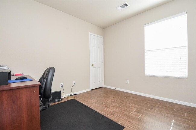Building Photo - 7210 Foxwood Fair Ln