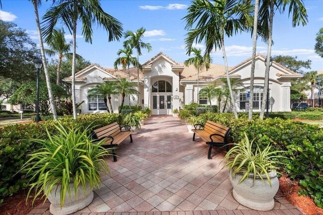 Building Photo - 6203 Myrtlewood Cir W