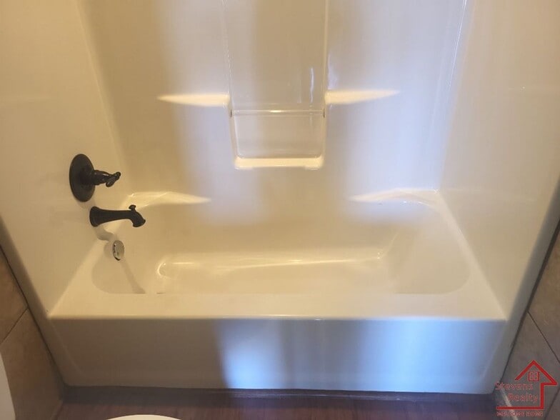 Building Photo - 1604 NW Lindy Ave