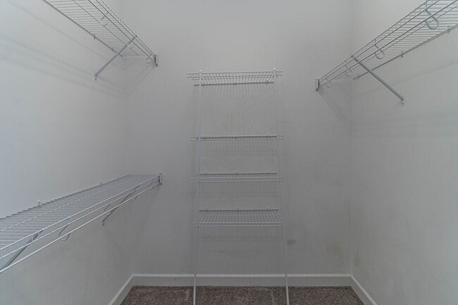 Building Photo - Immaculate 3 BR | 2 BA Ranch Home in Golds...