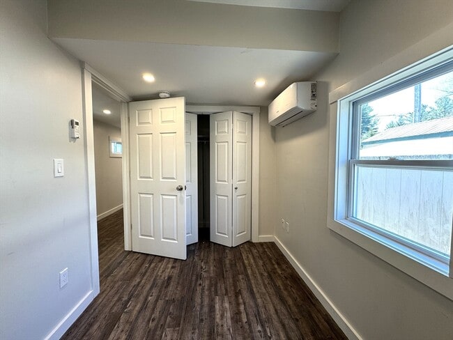 Building Photo - 142 Main St