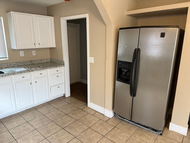 Building Photo - FRESHLY RENOVATED  MOVE IN READY!!