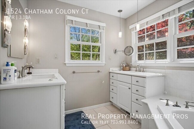 Building Photo - 1524 Chatham Colony Ct