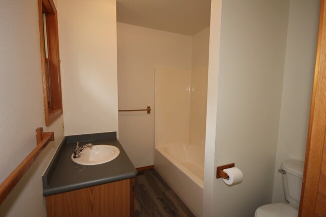 Building Photo - 3 Fairway Dr