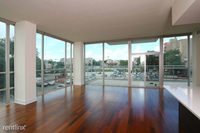 Living Room - 1624 W Division St