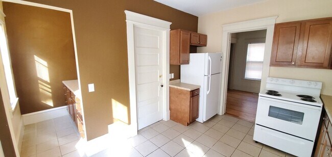 Building Photo - 74th