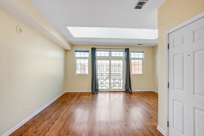 Building Photo - 2351 W Harrison St