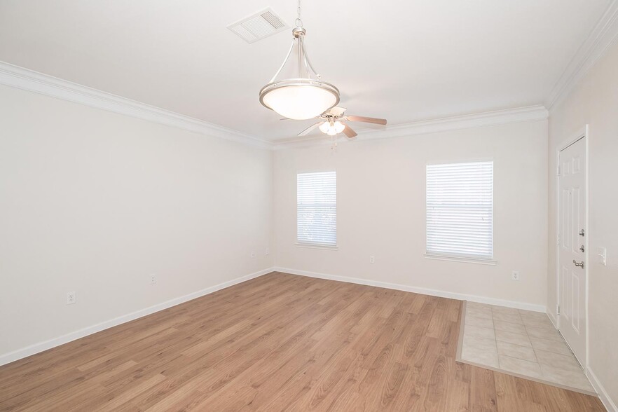 Living/Dining Area - Villas at Cypresswood Apartments