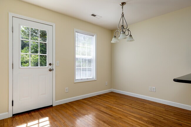 Building Photo - 202 Clover Ct