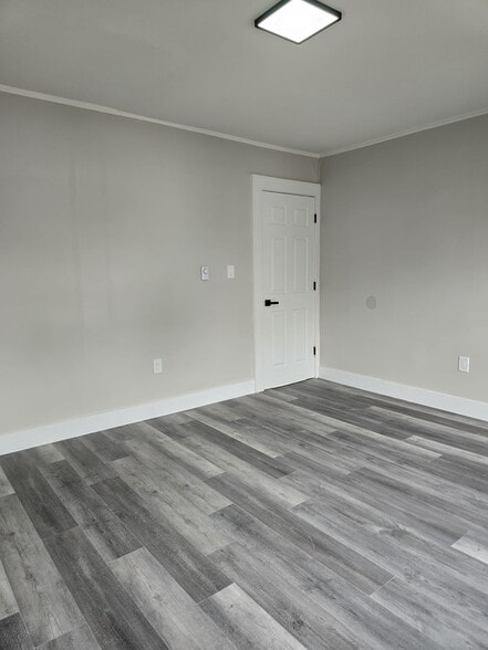 Building Photo - 212 Custer Ave