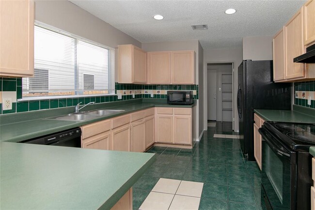 Building Photo - 12931 Heyerdahl Dr