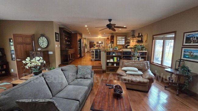 Building Photo - 22882 Carriage Dr