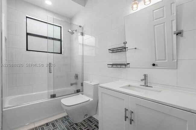 Building Photo - 9747 Vitrail Ln