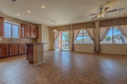 Building Photo - Beautiful home, close to Walmart, Sprouts ...