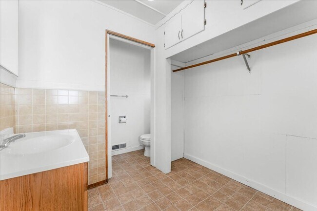 Building Photo - 405 - BEAVER DUPLEX