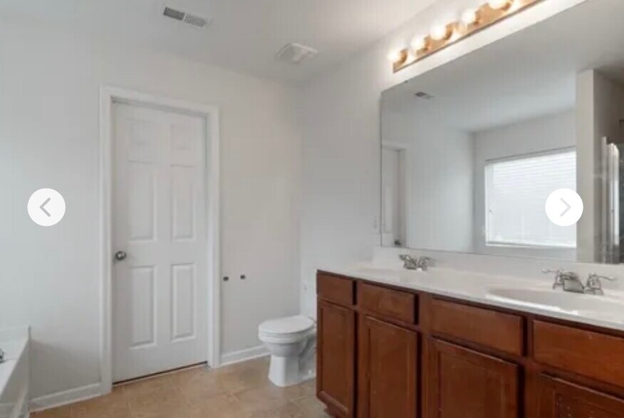 Building Photo - 1050 Black Oak Dr