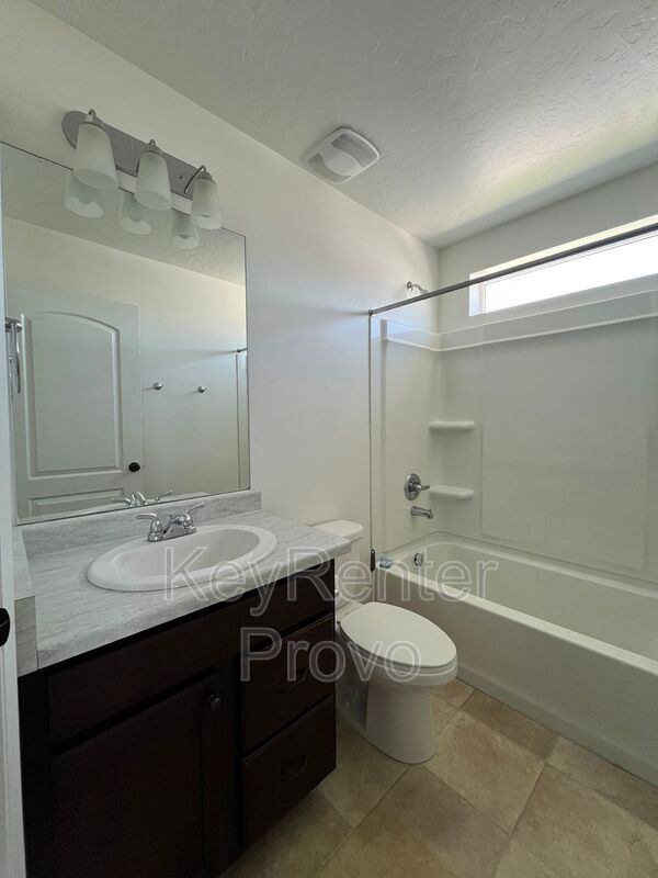 Building Photo - 174 E Polaris Dr
